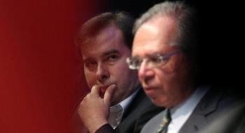 Maia diz que acabou diálogo com Guedes